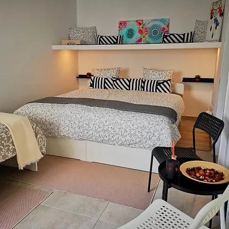 Private Couple On Caparica Poshtel * Quinta de Santo Antonio
