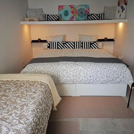 Private Couple On Caparica Poshtel Guest house *